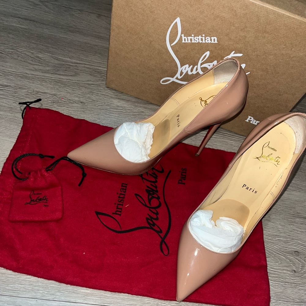 Nude very cute Christian louboutin heels for sale!